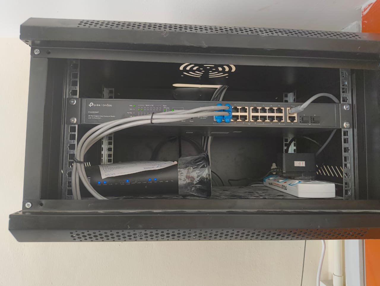 Cold-storage structured cabling and Wi-Fi network for a Sabah logistics company