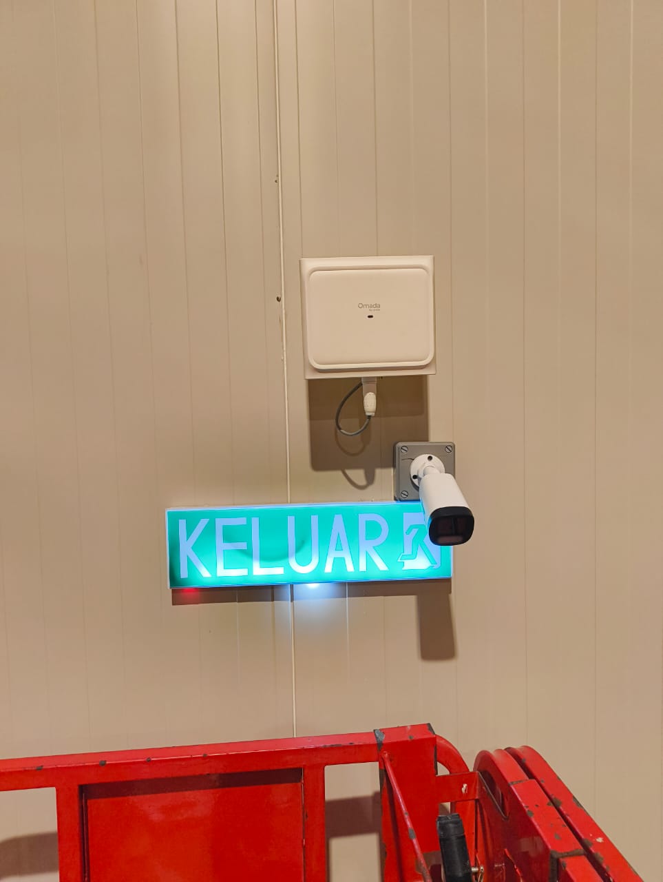 Cold-storage structured cabling and Wi-Fi network for a Sabah logistics company — photo 2 of 3